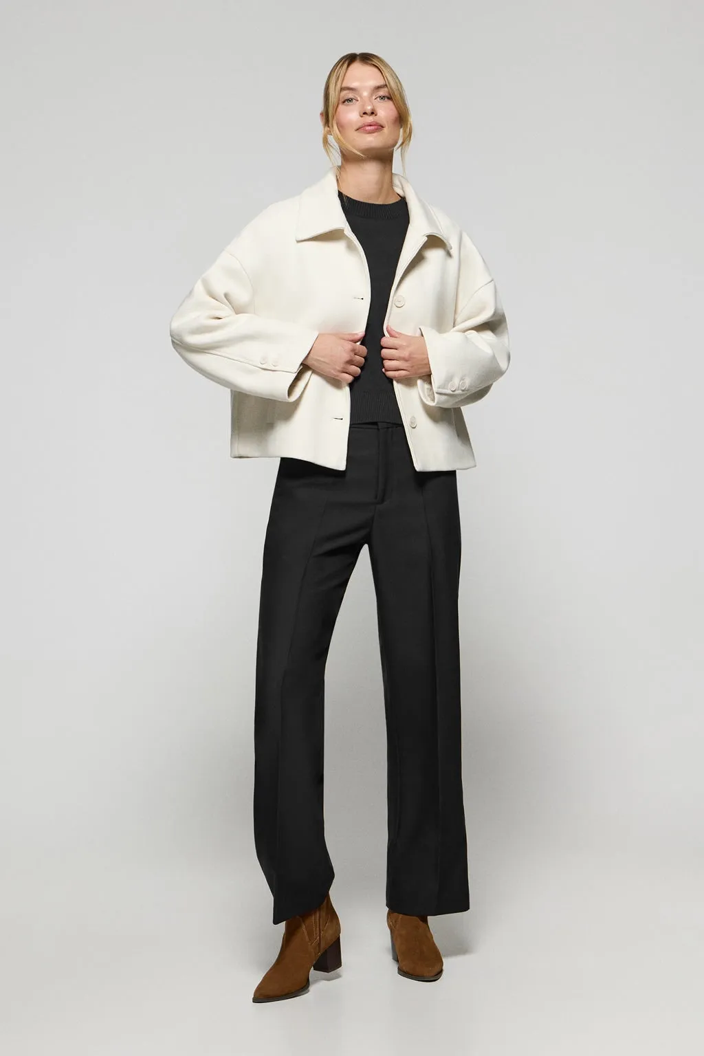 Abrigo corto Lita beige abotonado y detalles Polo Club
