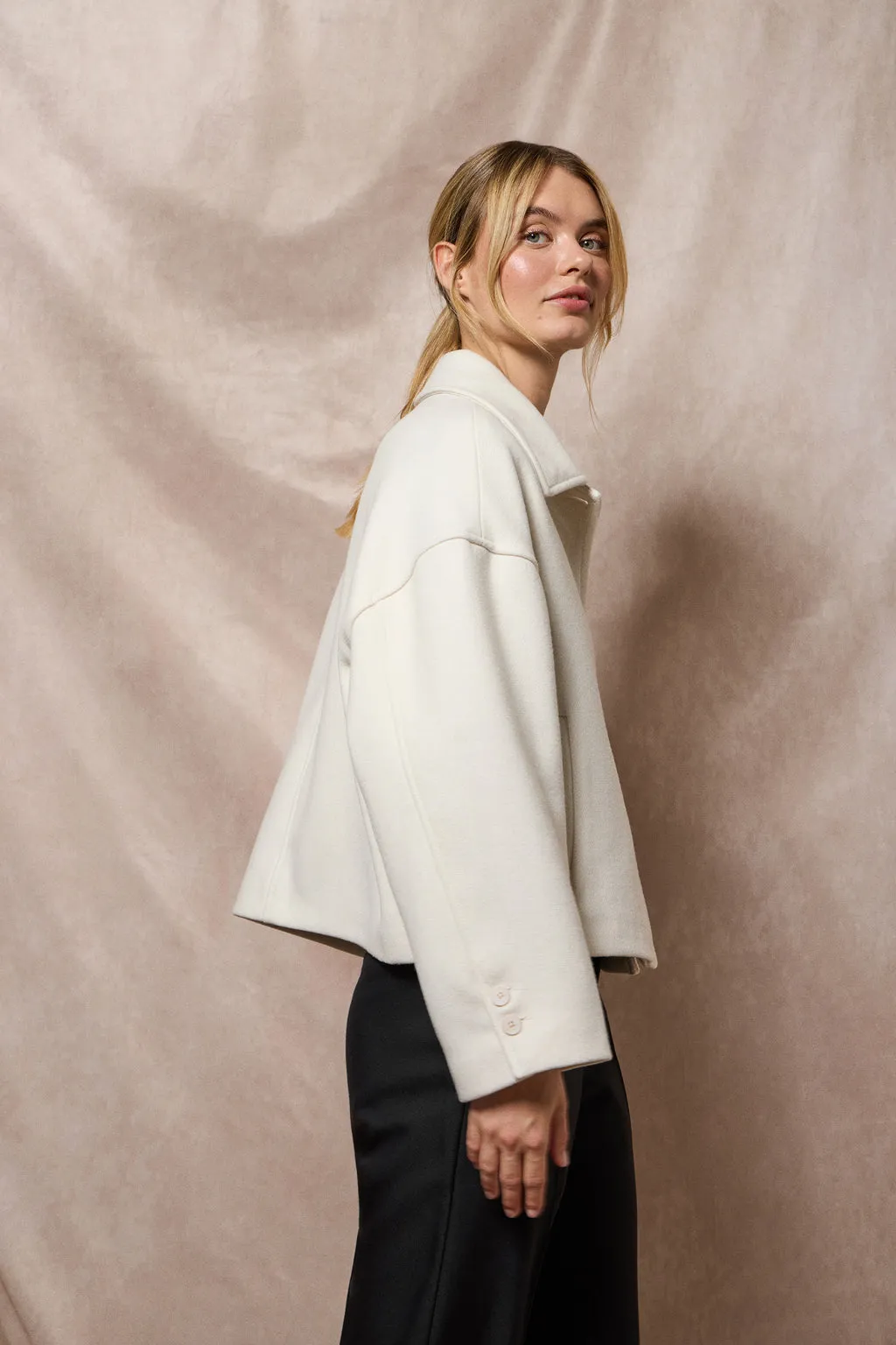 Abrigo corto Lita beige abotonado y detalles Polo Club