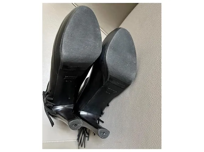 Autre Marque Botas o botines de cuero negro T. 37,5 con correa en el tobillo y un pompón. 