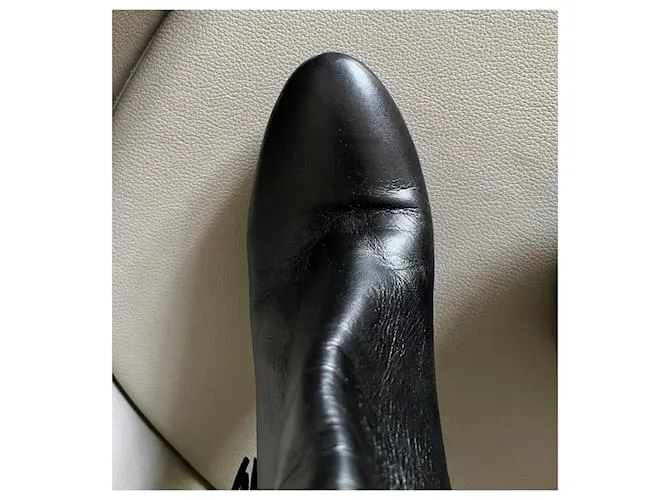 Autre Marque Botas o botines de cuero negro T. 37,5 con correa en el tobillo y un pompón. 