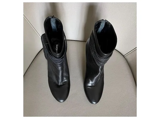Autre Marque Botas o botines de cuero negro T. 37,5 con correa en el tobillo y un pompón. 