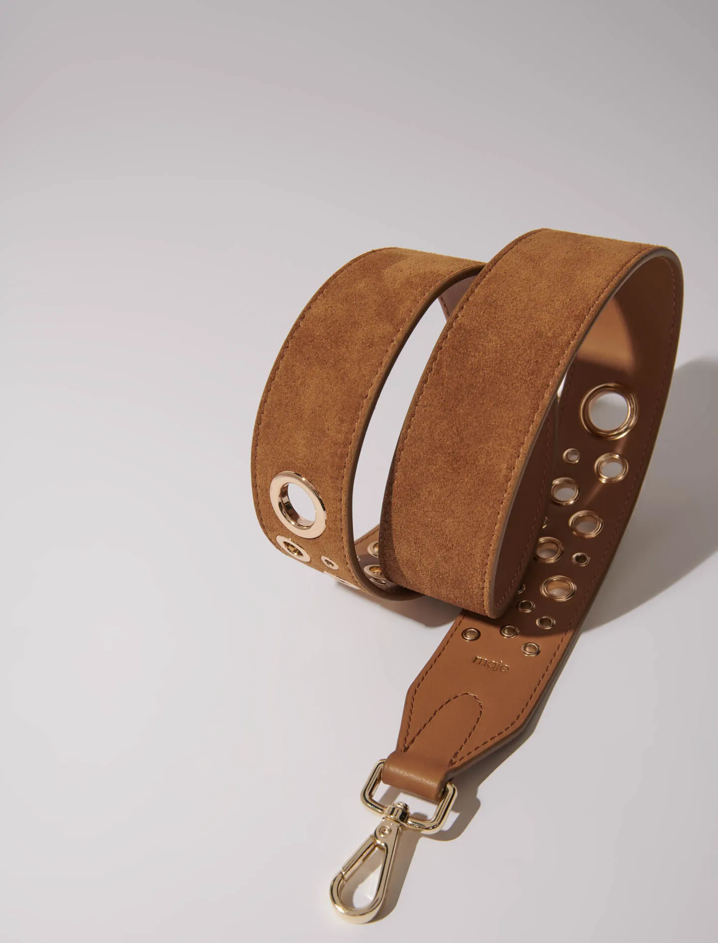 Bandolera de ante con tachuelas
