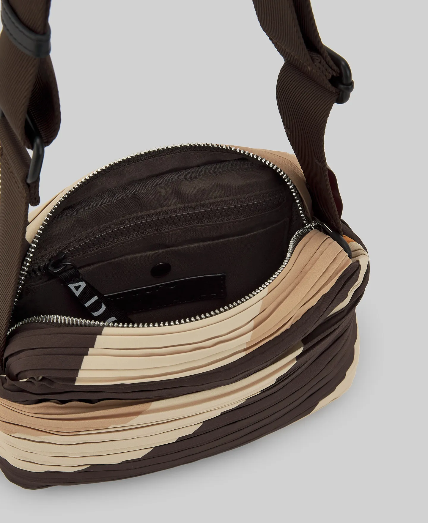 Bandolera mediana crinkle mujer