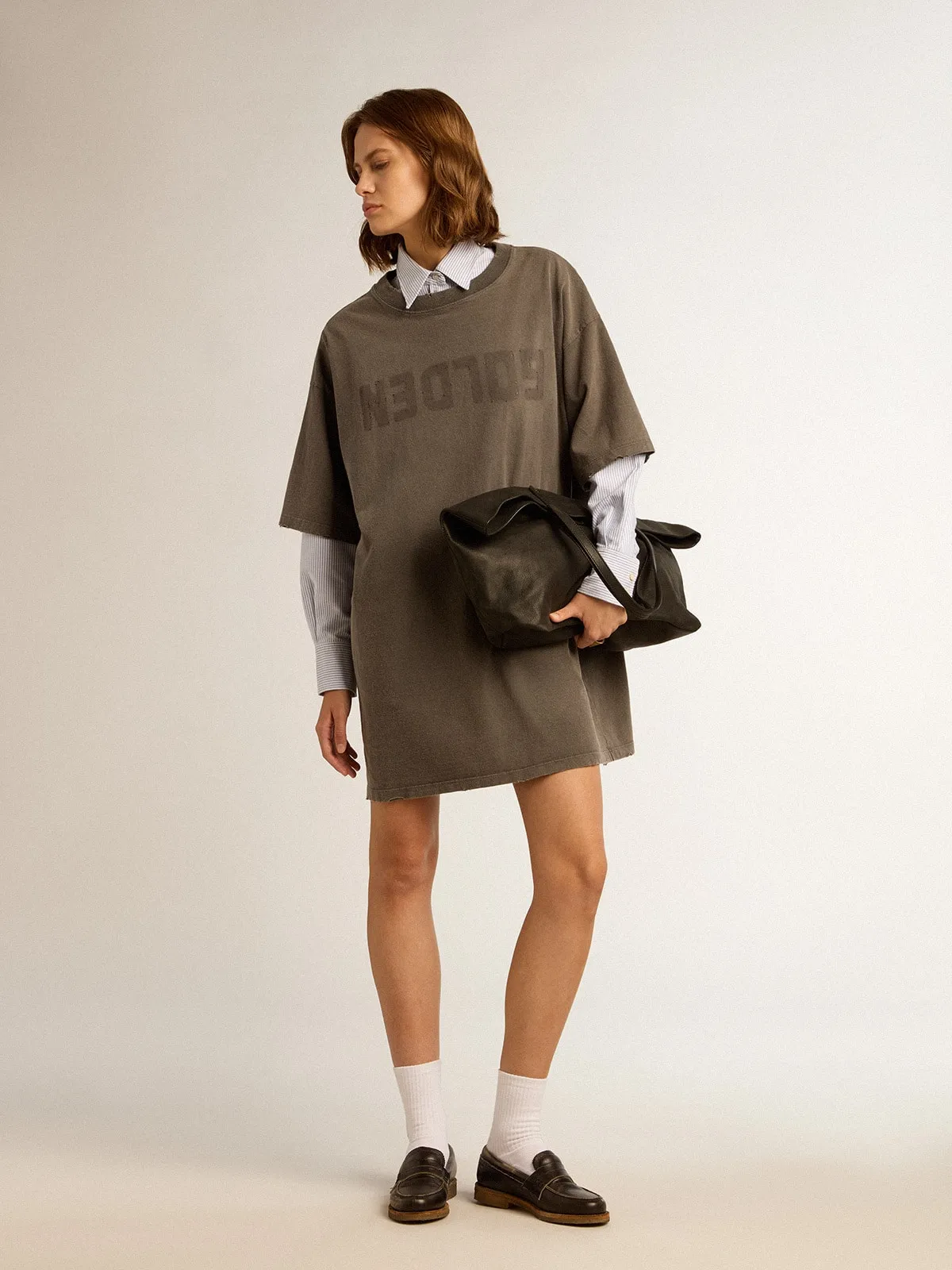 Camiseta vestido gris con tratamiento desgastado para mujer