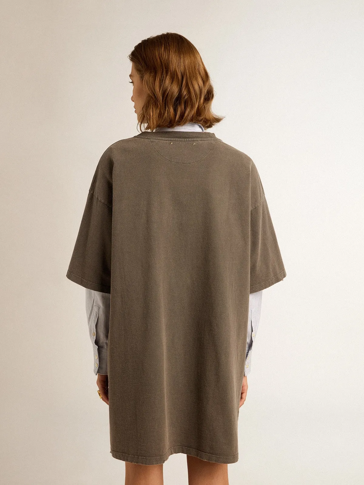 Camiseta vestido gris con tratamiento desgastado para mujer