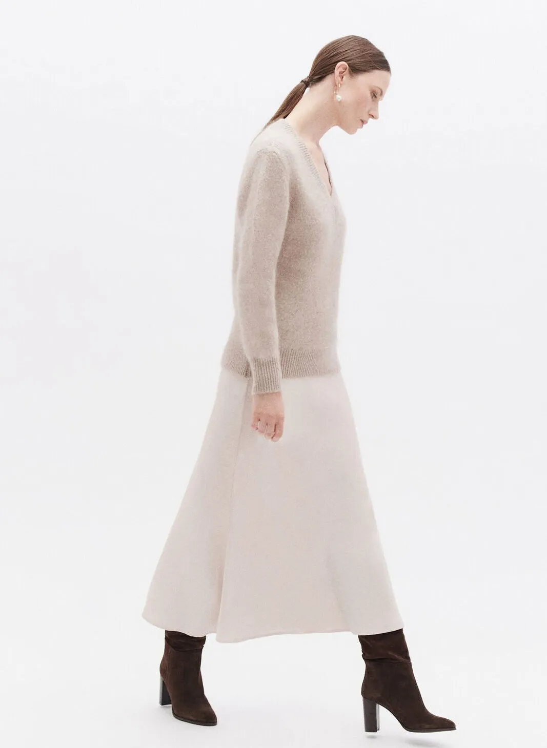 CAROLL MELODY  JERSEY RECTO DE MEZCLA DE LANA CON CUELLO DE PICO EN BEIGE