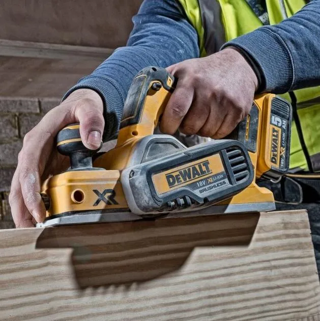 DEWALT HERRAMIENTAS  18V AKU CEPILLO 82 MM, 2X BATERíA 5,0 AH XR, CARGADOR DCP580P2