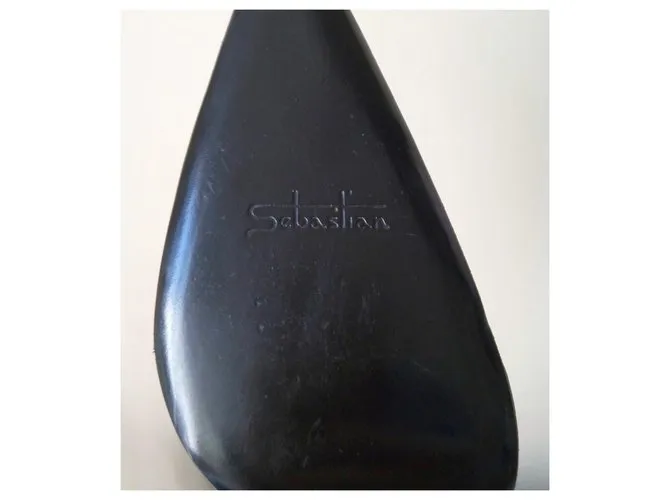 Escote de Sebastian Negro 