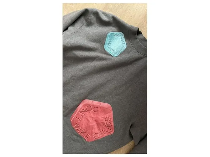Estudios de acne Gris 