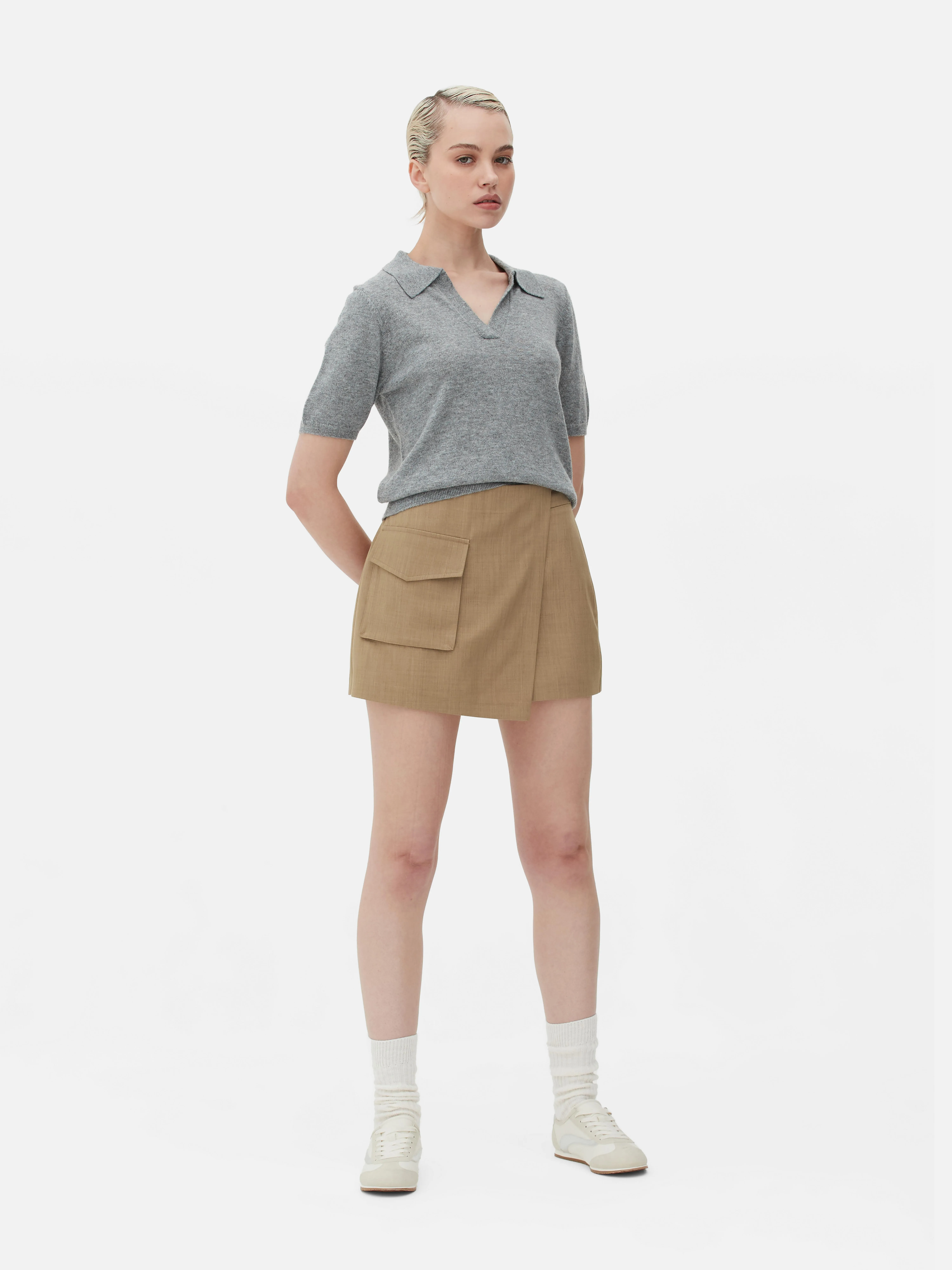 Falda pantalón corta con bolsillo tipo cargo