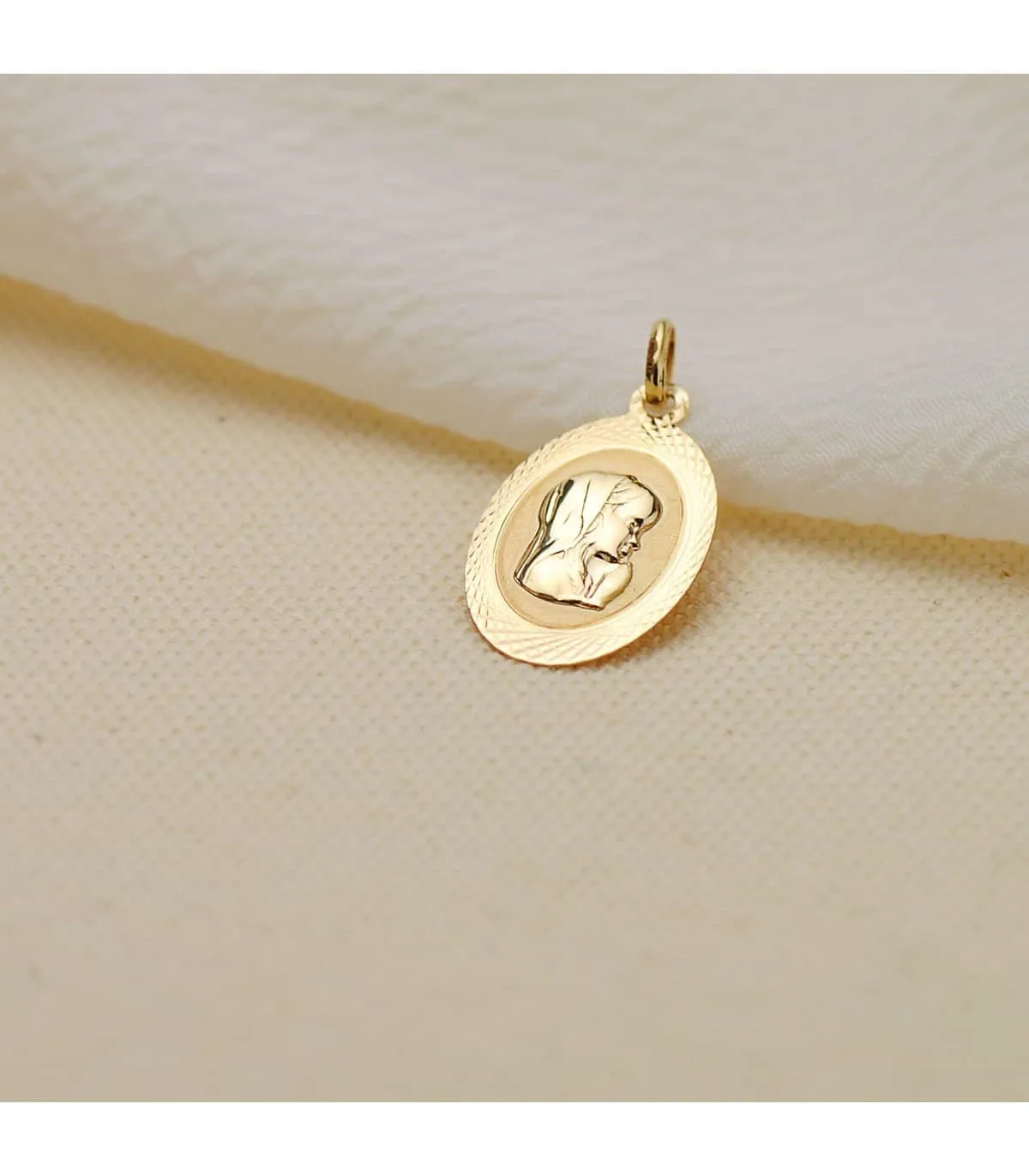 Medalla Oval Virgen niña Oro 9K 18mm