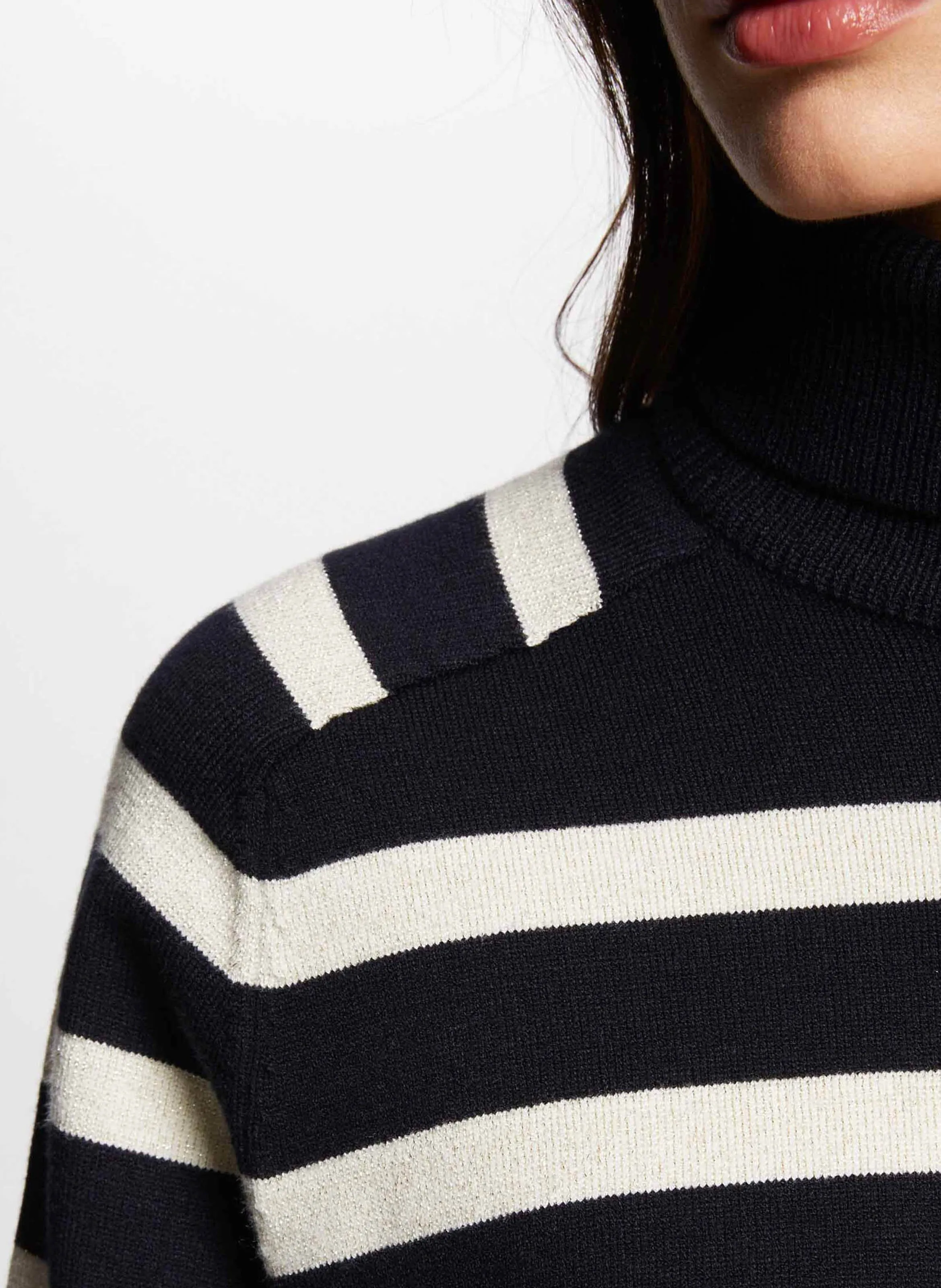 MORGAN MLAGON  JERSEY RECTO CON CUELLO VUELTO EN AZUL