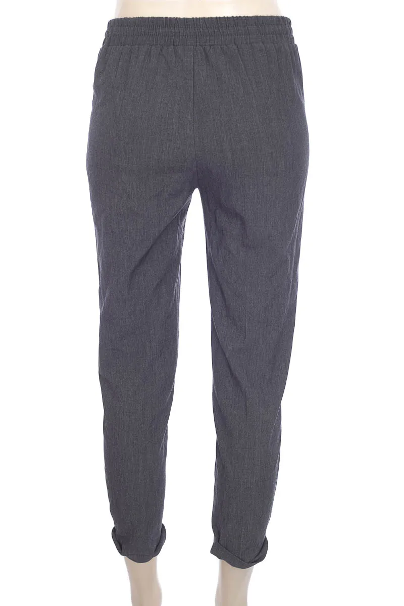 PANTALóN COLOR GRIS  STRADIVARIUS