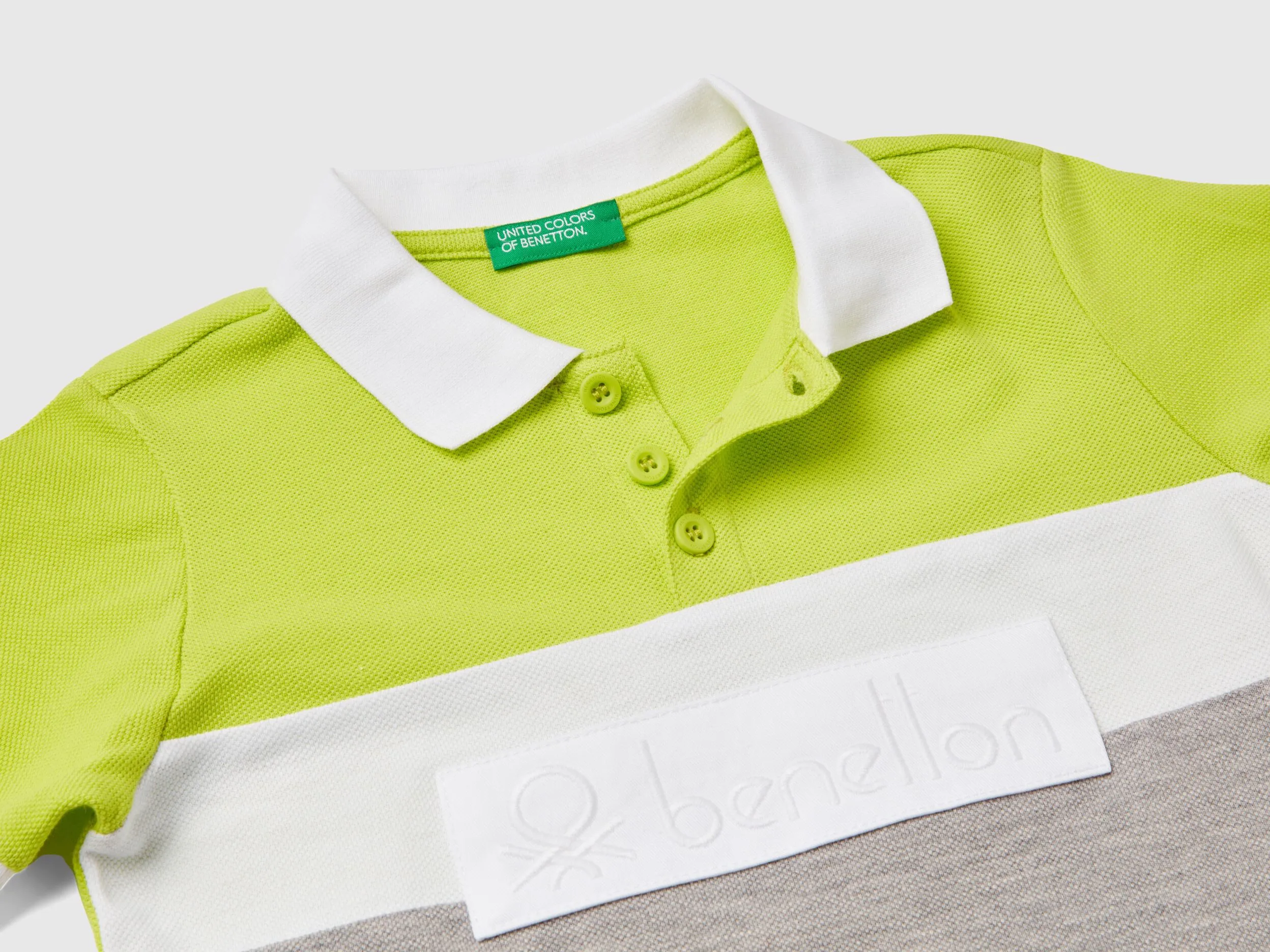 Polo color block de algodón orgánico