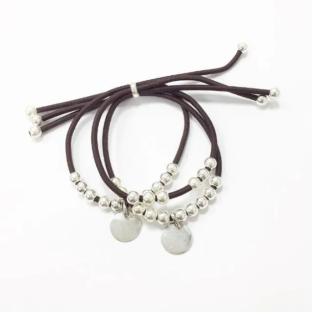 Pulsera Elástica Marrón con Bolas y chapitas de Plata