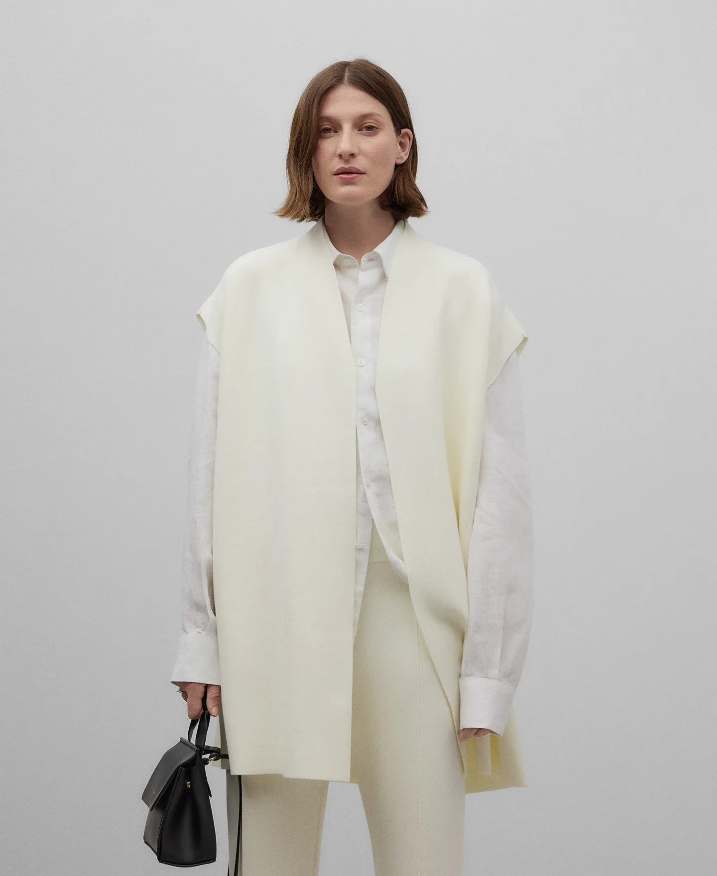 Short vest with belt woman