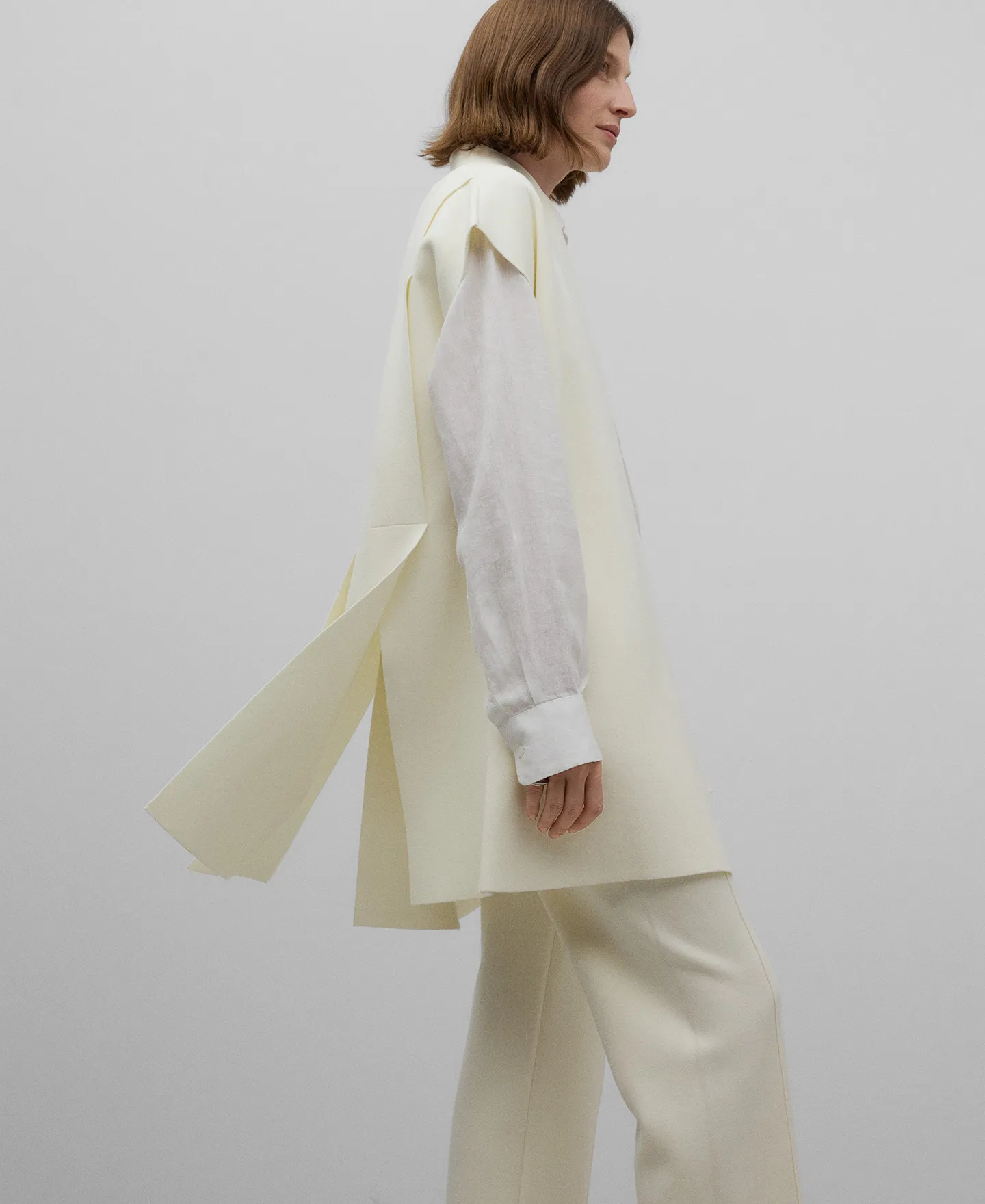 Short vest with belt woman