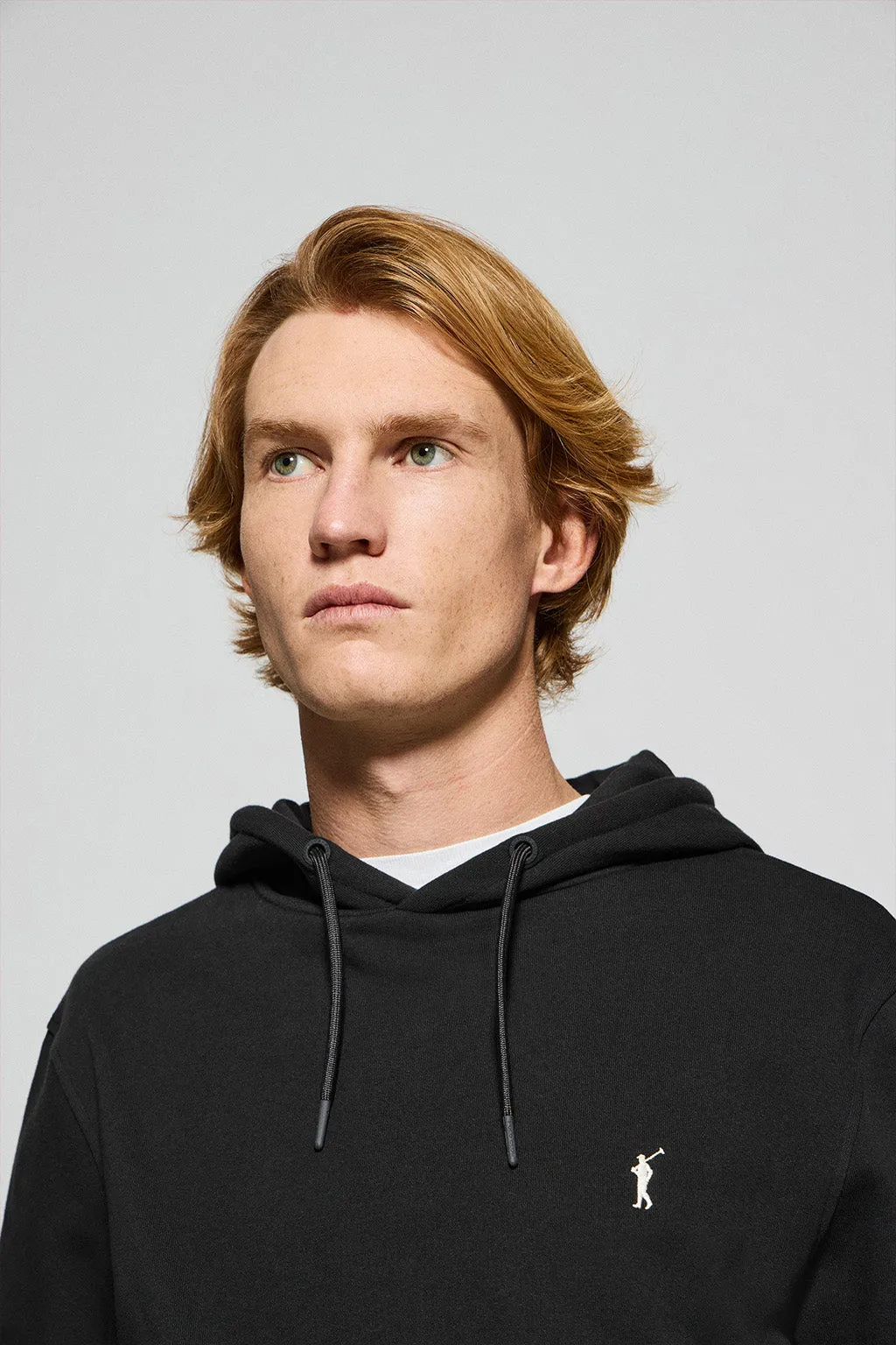 Sudadera negra de capucha y bolsillos con logo bordado Rigby Go