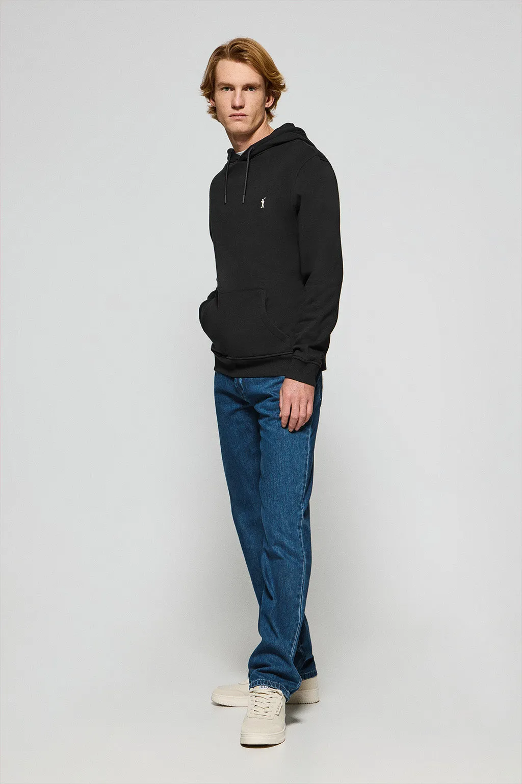 Sudadera negra de capucha y bolsillos con logo bordado Rigby Go
