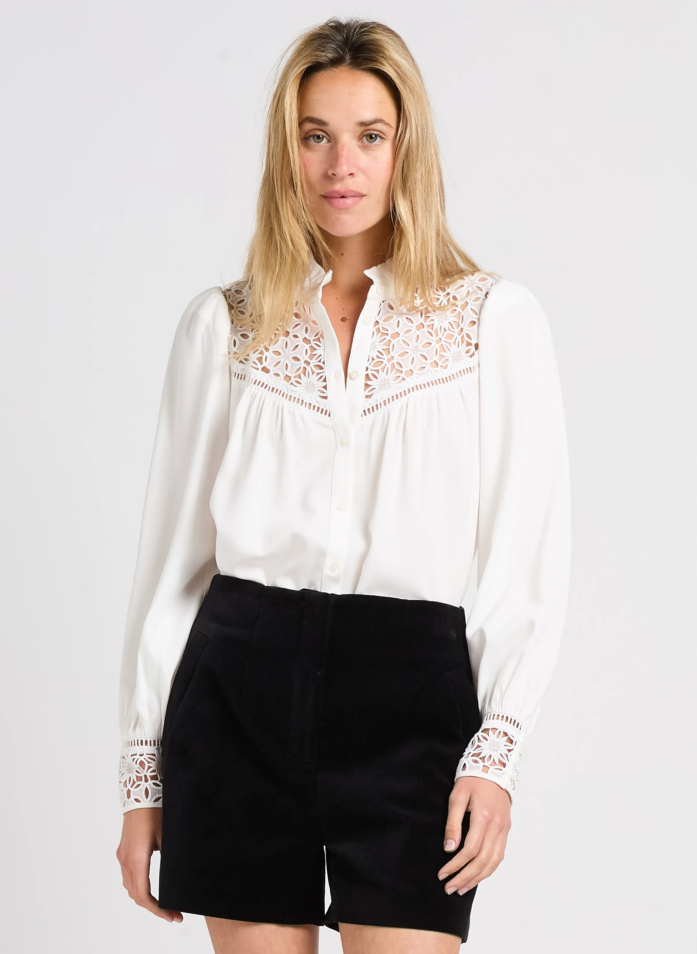 SUNCOO LADY  CAMISA RECTA CUELLO VICTORIANO EN BLANCO