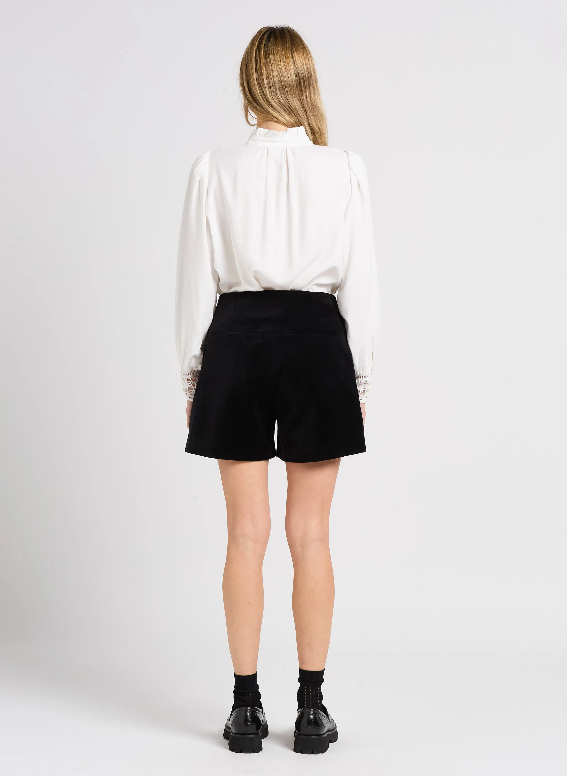 SUNCOO LADY  CAMISA RECTA CUELLO VICTORIANO EN BLANCO
