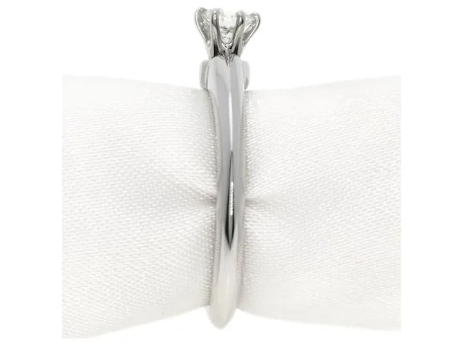 Tiffany & Co Anillo de diamante solitario Tiffany con borde afilado 
