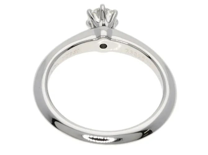 Tiffany & Co Anillo de diamante solitario Tiffany con borde afilado 