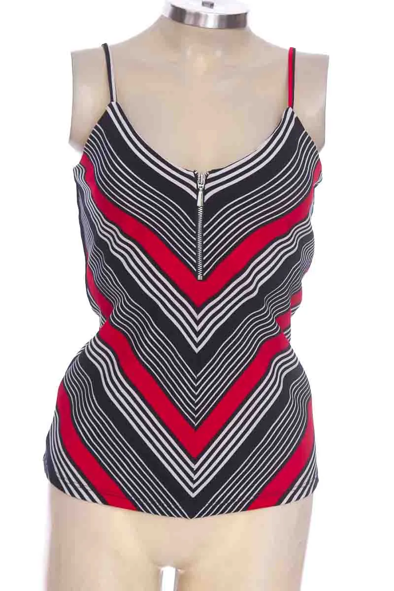 TOP / CAMISETA COLOR AZUL  STUDIO F