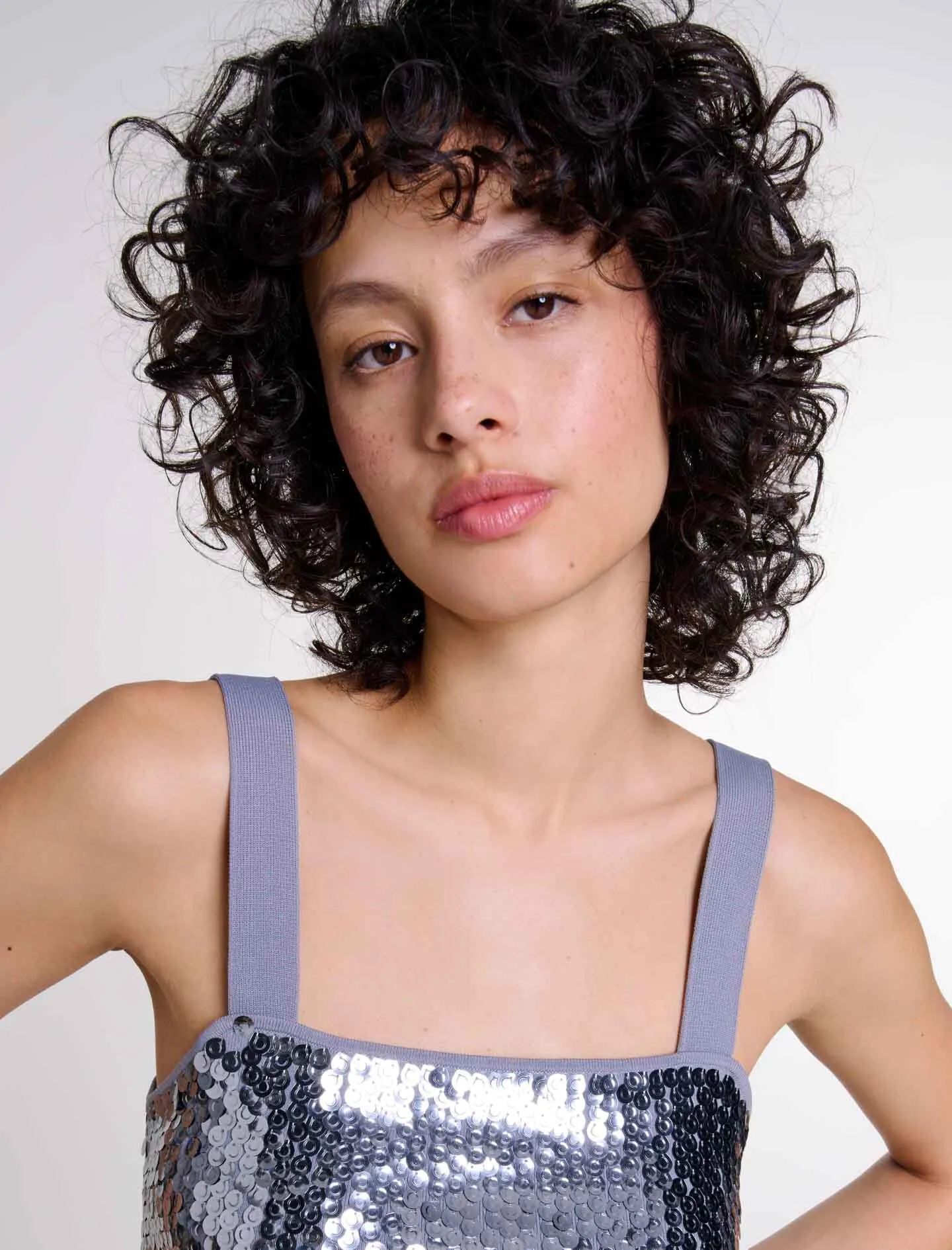 Top con detalle de lentejuelas