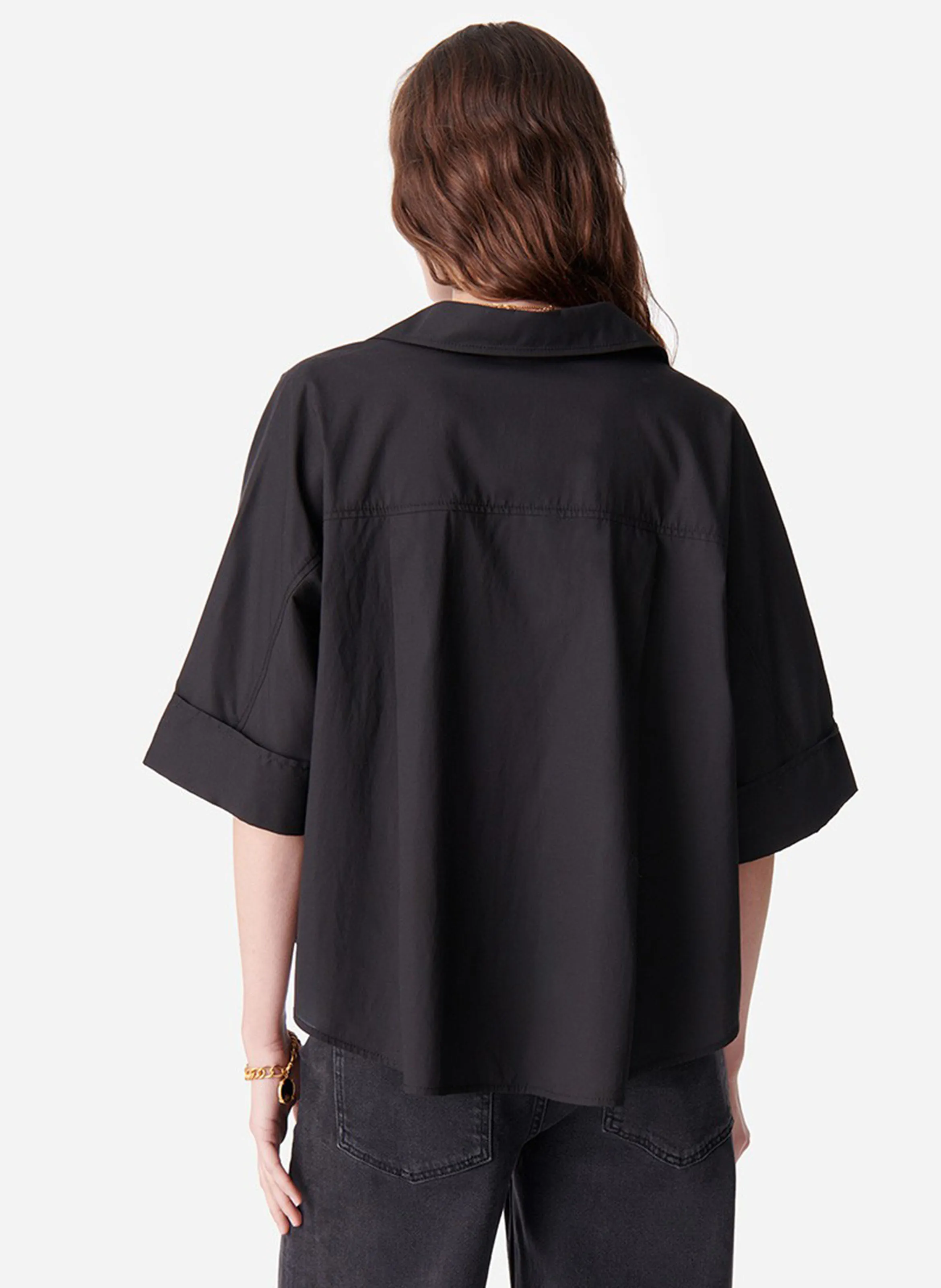 VANESSA BRUNO BOBBY  CAMISA CORTA CON CUELLO CLáSICO EN NEGRO